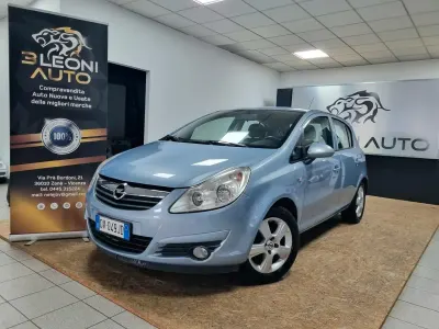 Usata Opel Corsa Cosmo 75 CV (55 kW) 2009 Blu Utilitaria