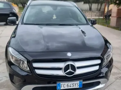 Usado Mercedes GLA200 136 CV (100 kW) 2016 Negro SUV