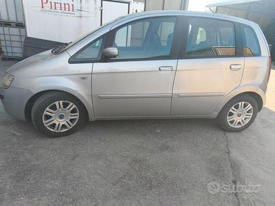 Usata Fiat Idea 69 CV (50 kW) 2005 Grigio Monovolume