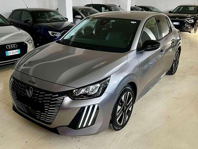 Usata Peugeot 208 Allure 101 CV (74 kW) 2025 Argento Utilitaria