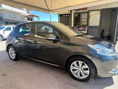 Occasion Peugeot 208 Allure 82 ch (60 kW) 2014 Gris Citadine