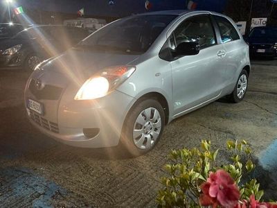 usata Toyota Yaris 1.0 3 porte