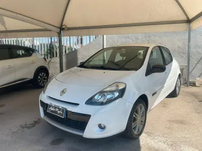 Usata Renault Clio II Dynamique 75 CV (55 kW) 2011 Bianco Berlina