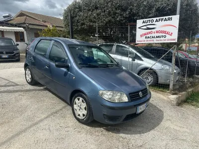 Usata Fiat Punto Dynamic 69 CV (50 kW) 2004 Blu Utilitaria