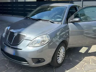 Begagnad Lancia Ypsilon 60 HK (44 kW) 2009 Grå Halvkombi
