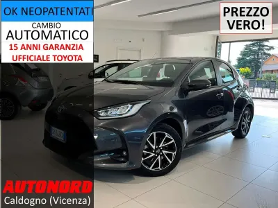 Usata Toyota Yaris Hybrid Trend 92 CV (67 kW) 2023 Grigio Berlina