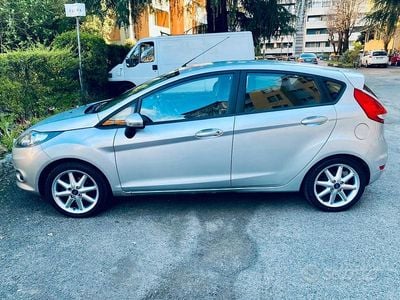Begagnad Ford Fiesta 90 HK (66 kW) 2011 Grå Halvkombi