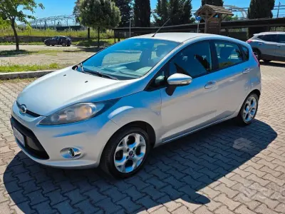 Usata Ford Fiesta Titanium 92 CV (67 kW) 2013 Grigio Berlina