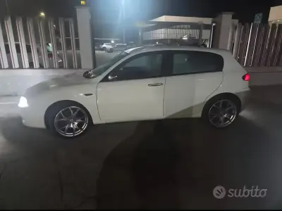 Usata Alfa Romeo 147 150 CV (110 kW) 2008 Bianco Utilitaria