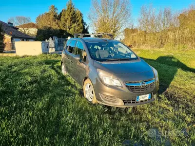 Usata Opel Meriva 120 CV (88 kW) 2014 Grigio Monovolume