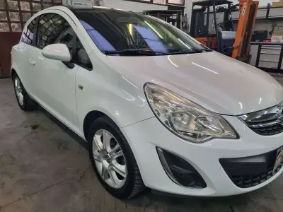 Usata Opel Corsa 69 CV (50 kW) 2012 Bianco Utilitaria