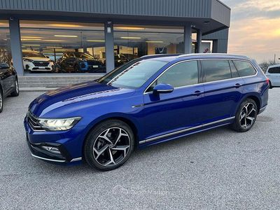 Usata VW Passat Executive 200 CV (147 kW) 2021 Blu/azzurro Station wagon