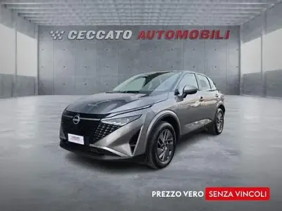 Usado Nissan Qashqai Acenta 140 CV (102 kW) 2025 Gris SUV
