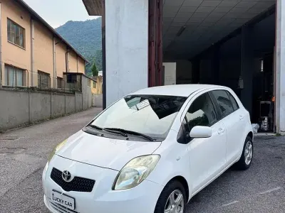 Usata Toyota Yaris 69 CV (50 kW) 2008 Bianco Utilitaria