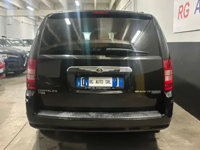 Usata Chrysler Grand Voyager Limited 163 CV (119 kW) 2008 Nero Monovolume