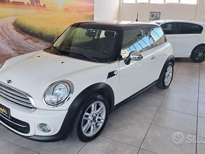 Usata Mini Cooper D 111 CV (81 kW) 2011 Beige Utilitaria