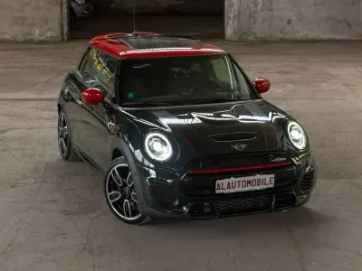 Begagnad Mini John Cooper Works 231 HK (169 kW) 2020 Grön Halvkombi
