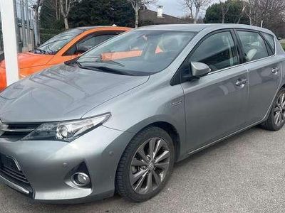 usata Toyota Auris Hybrid -