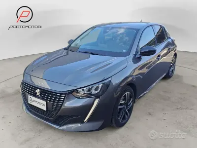 Usata Peugeot 208 Allure 101 CV (74 kW) 2023 Grigio Utilitaria