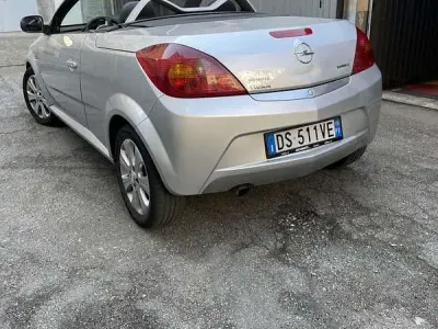 Usata Opel Tigra Sport 90 CV (66 kW) 2008 Cabrio