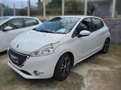 Usata Peugeot 208 Allure 82 CV (60 kW) 2014 Bianco Utilitaria