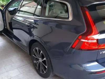 Usata Volvo V60 Business Edition 150 CV (110 kW) 2020 Blu/azzurro Station wagon