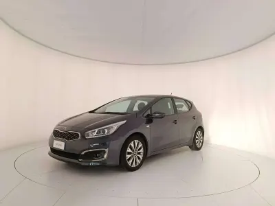 Usata Kia Ceed 90 CV (66 kW) 2018 Grigio argento Utilitaria