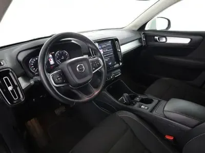 Usata Volvo XC40 Momentum 190 CV (139 kW) 2019 Black solid SUV