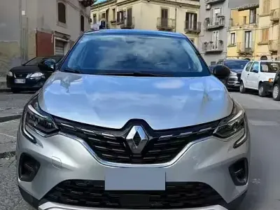 Usata Renault Captur 91 CV (66 kW) 2023 Grigio SUV