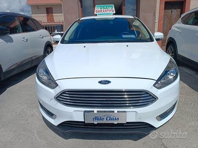 Usata Ford Focus 120 CV (88 kW) 2015 Bianco Station wagon