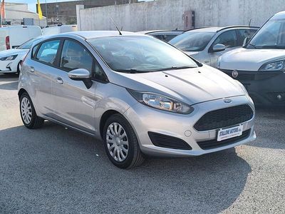 Usata Ford Fiesta 75 CV (55 kW) 2017 Argento Berlina