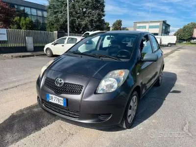 Usata Toyota Yaris 69 CV (50 kW) 2008 Grigio Utilitaria