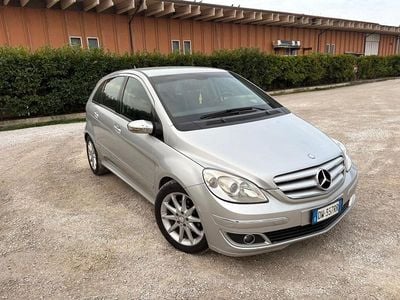 Usata Mercedes B180 Chrome 108 CV (79 kW) 2009 Argento Monovolume