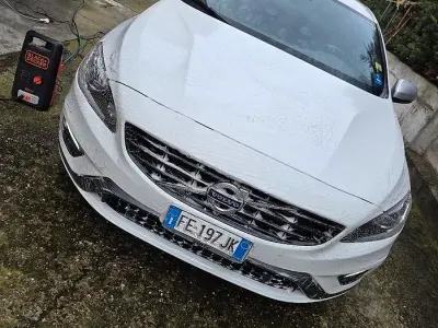 Usata Volvo V60 R-Design 150 CV (110 kW) 2016 Bianco Station wagon