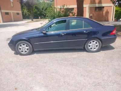 Usata Mercedes C200 163 CV (119 kW) 2001 Bluazzurro Berlina