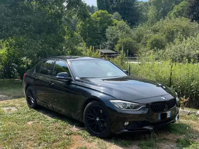 Usata BMW 320 Sport Line 170 CV (125 kW) 2012 Nero Berlina