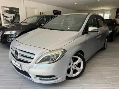 Usata Mercedes B180 109 CV (80 kW) 2013 Bianco Utilitaria