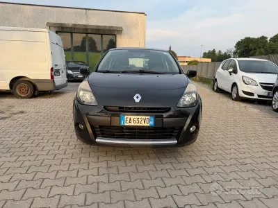 Usata Renault Clio II Dynamique 72 CV (52 kW) 2010 Nero Berlina