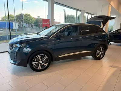 Usata Peugeot 3008 Allure 150 CV (110 kW) 2024 Blu/azzurro SUV