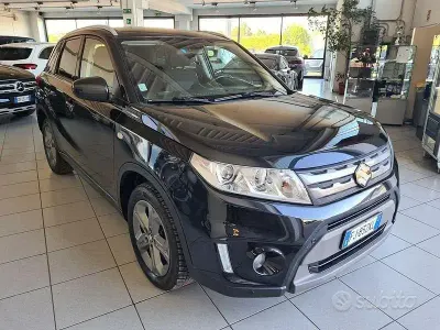 Käytetty Suzuki Vitara Cool 120 HP (88 kW) 2017 Musta Katumaasturi