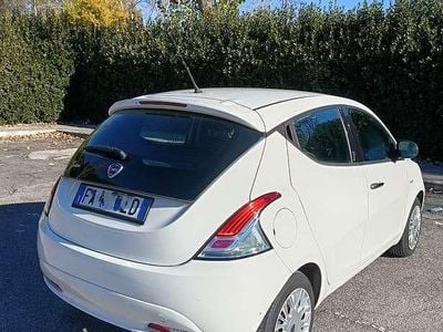 Usata Lancia Ypsilon Silver 69 CV (50 kW) 2016 Utilitaria