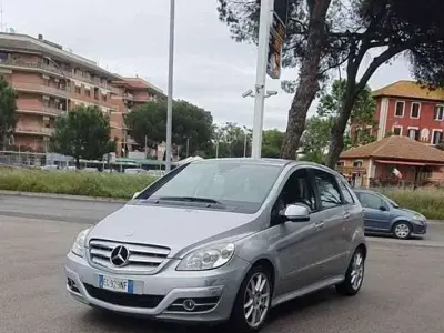 Usata Mercedes B180 Premium 109 CV (80 kW) 2011 Grigio Utilitaria