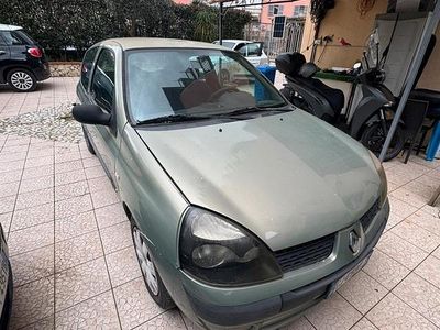 Usata Renault Clio II 82 CV (60 kW) 2003 Verde Utilitaria