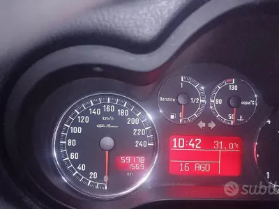 Usata Alfa Romeo 147 105 CV (77 kW) 2009 Rosso Utilitaria