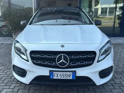 Usata Mercedes GLA200 Premium 136 CV (100 kW) 2019 Bianco SUV