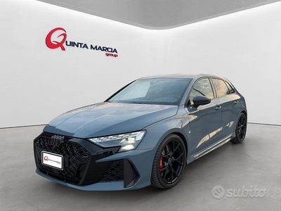 Nuova Audi RS3 Ambiente 400 CV (294 kW) 2025 Grigio kamora Berlina