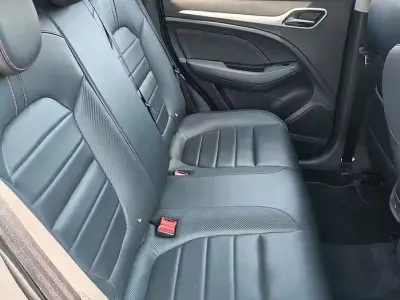 Usata MG ZS Luxury 111 CV (81 kW) 2023 Nero SUV