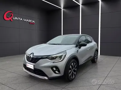 Usata Renault Captur Techno 101 CV (74 kW) 2024 Grigio SUV