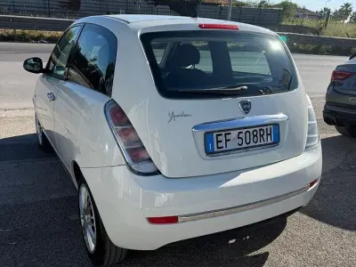 Usado Lancia Ypsilon Platinum 69 HP (50 kW) 2011 Branco Citadino