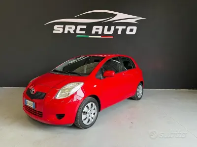 Usata Toyota Yaris Sol 69 CV (50 kW) 2007 Rosso Utilitaria